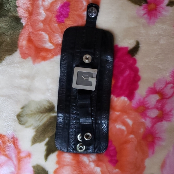 Gucci watch - Picture 1 of 5